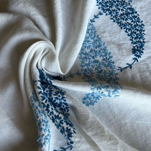 Vintage Hand Embroidered Linen Tablecloth Blue Floralβ Rectangle Cottagecore - Picture 6 of 9